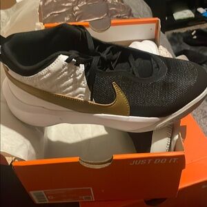 Nike Black and Gold Sneakers Modern Athletic Design